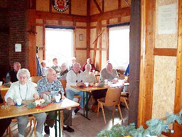 Wandersenioren bei Kaffee und Kuchen