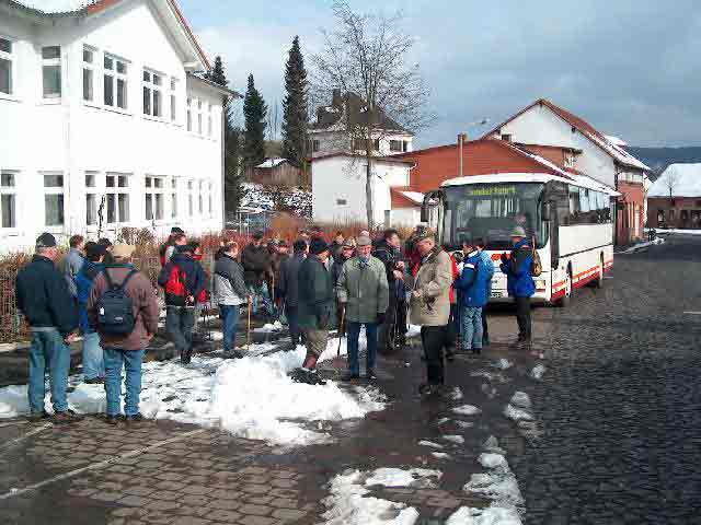 Gemeinsamer Abmarsch in Gem�nden
